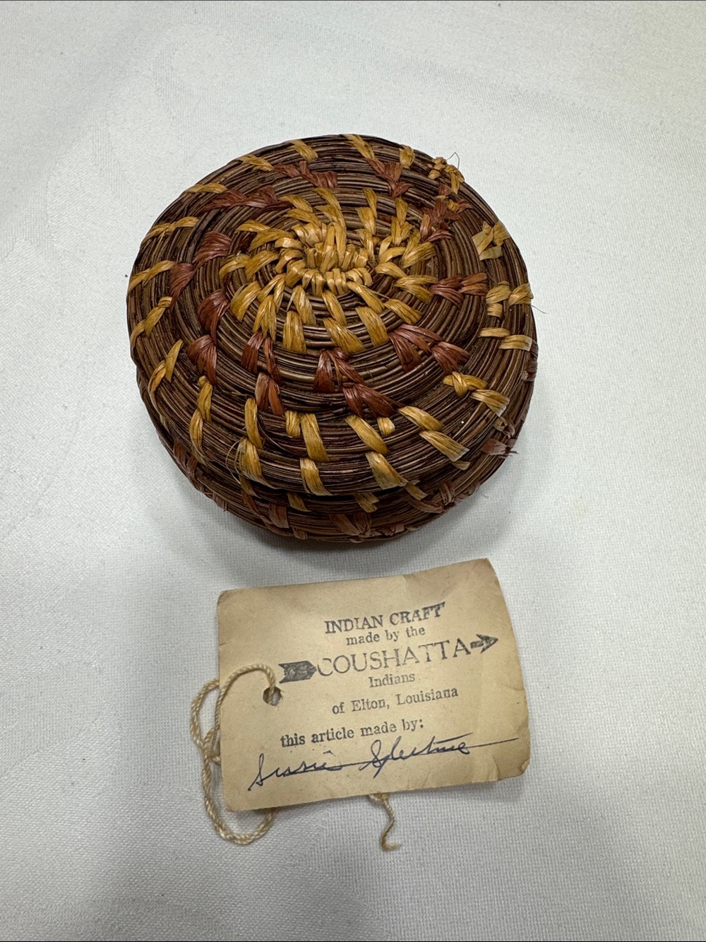 Vtg. Handmade Coushatta Indian basket. Handcrafted by sussie Stuteville.